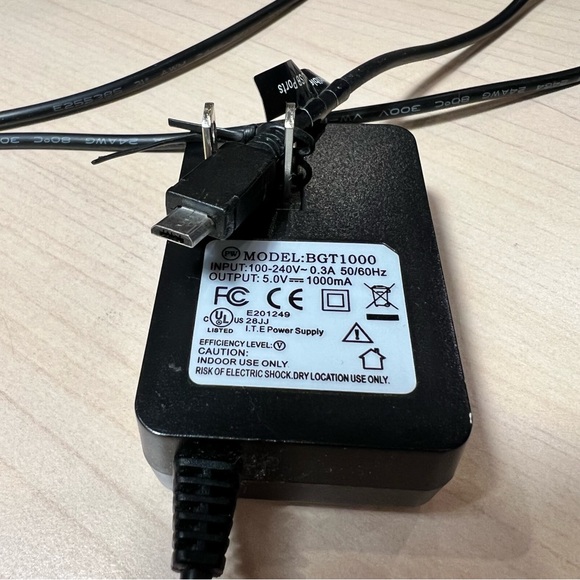 iHome IK8 Rechargeable Portable Speakers with Travel Case for Kindle Fire - Picture 12 of 14